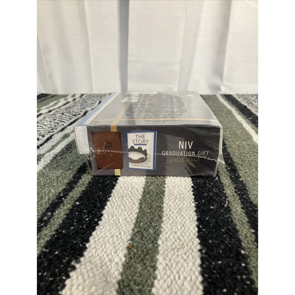 NIV Graduation Kit for Grads, Brown